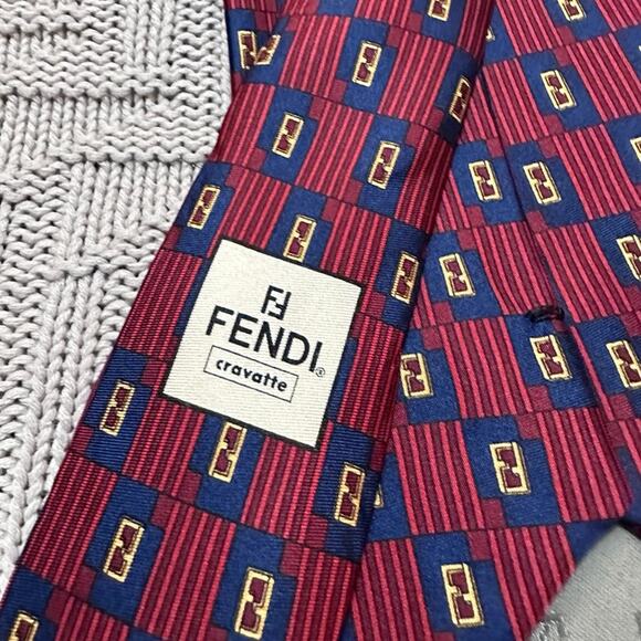 Vintage Fendi red monogram geometric silk tie - Picture 5 of 7